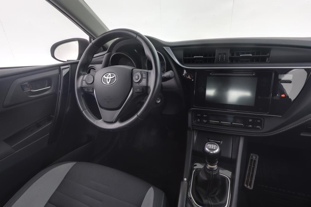 TOYOTA Auris 2016
