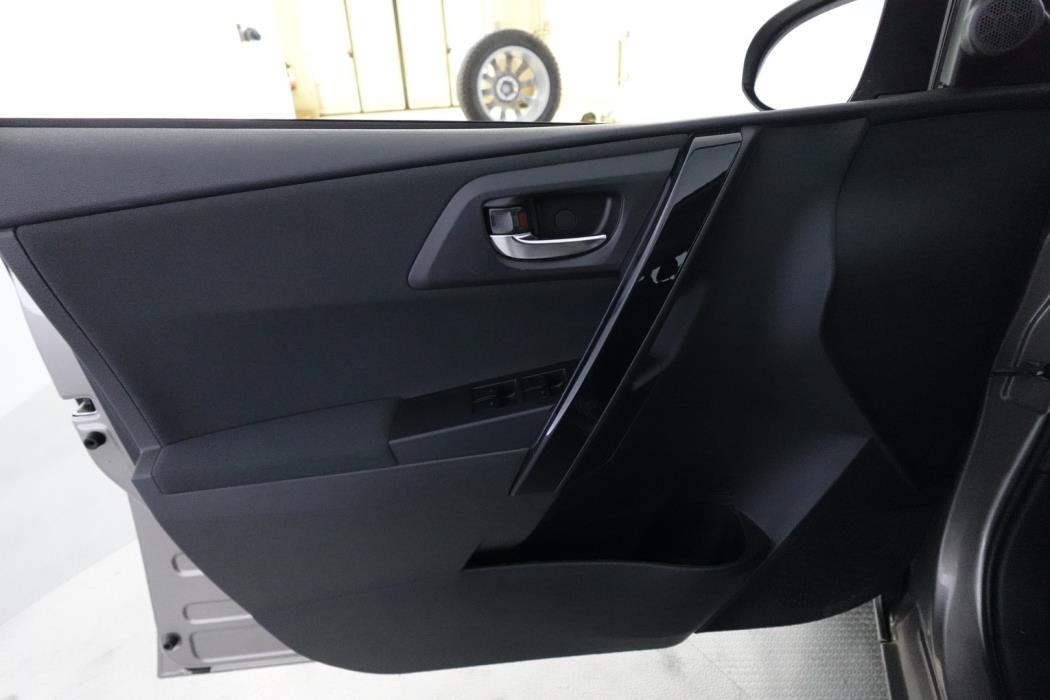TOYOTA Auris 2016