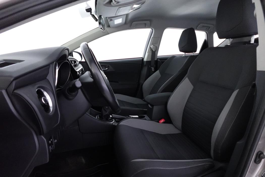 TOYOTA Auris 2016