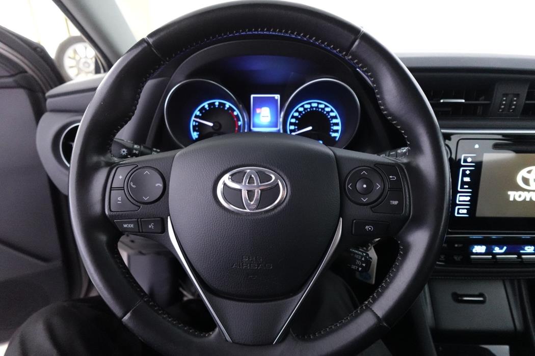 TOYOTA Auris 2016