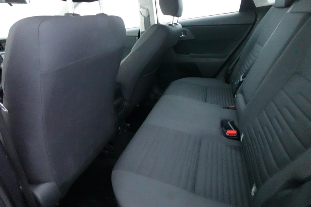 TOYOTA Auris 2016