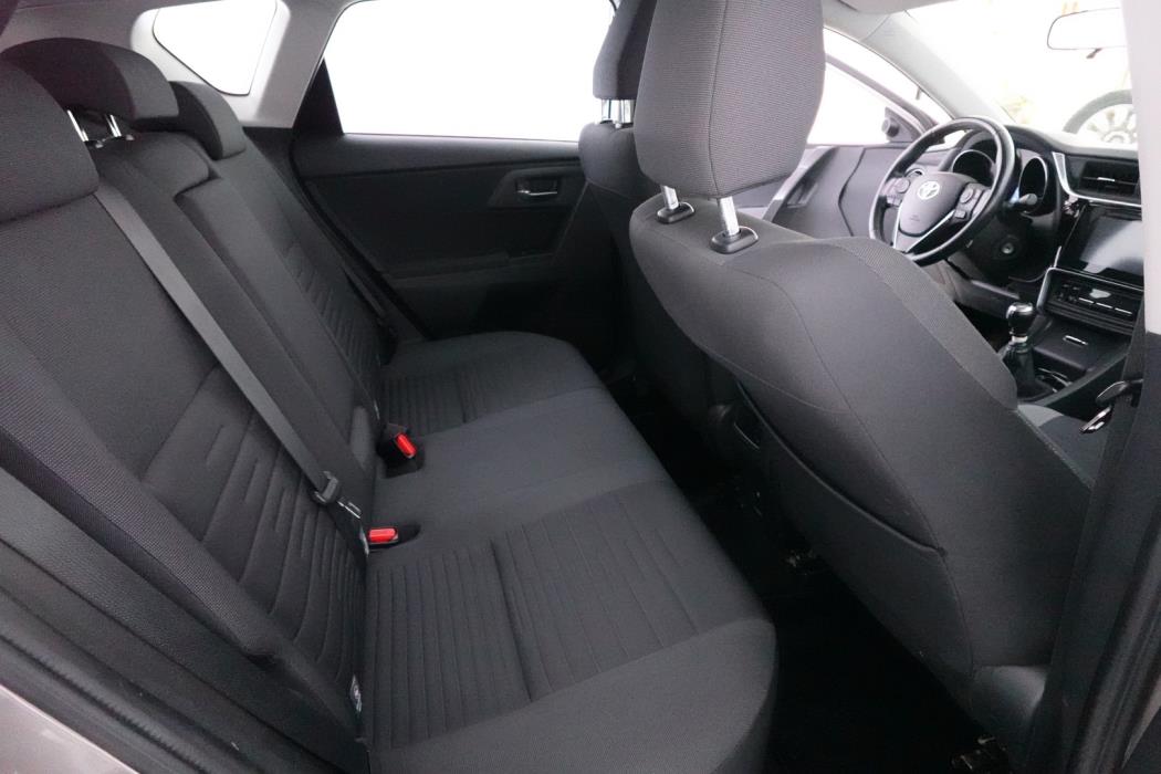 TOYOTA Auris 2016
