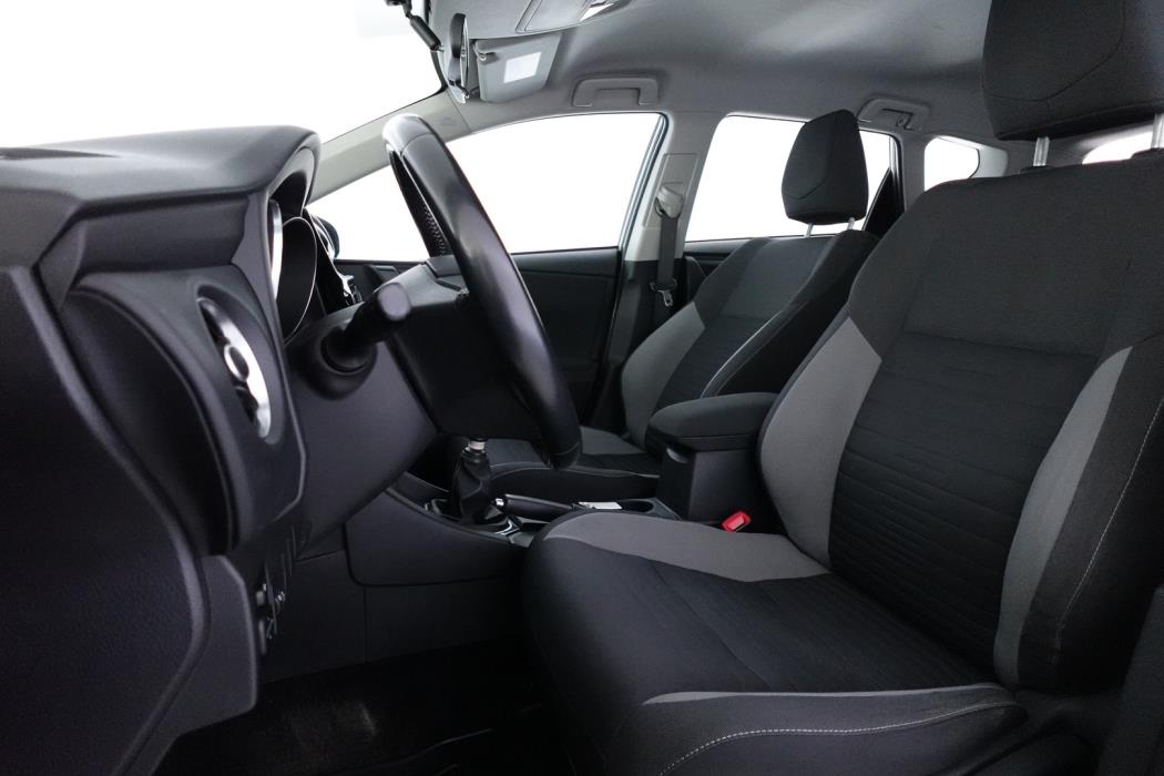 TOYOTA Auris 2016