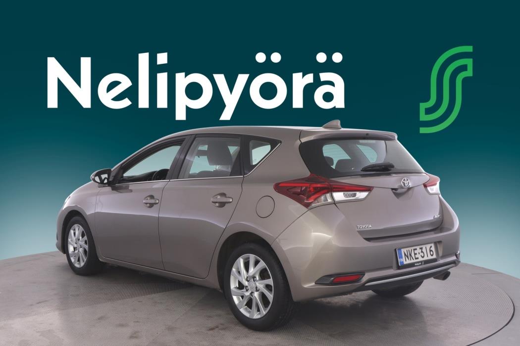 TOYOTA Auris 2016