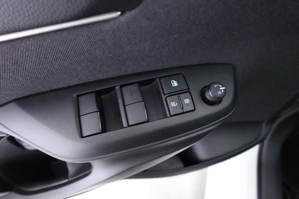 TOYOTA YARIS 2025