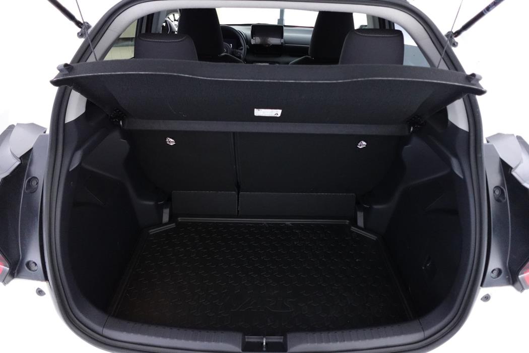 TOYOTA YARIS 2025
