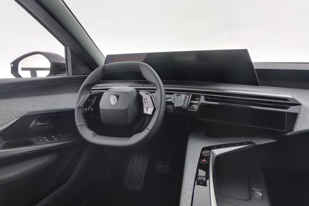 PEUGEOT E-3008 2026