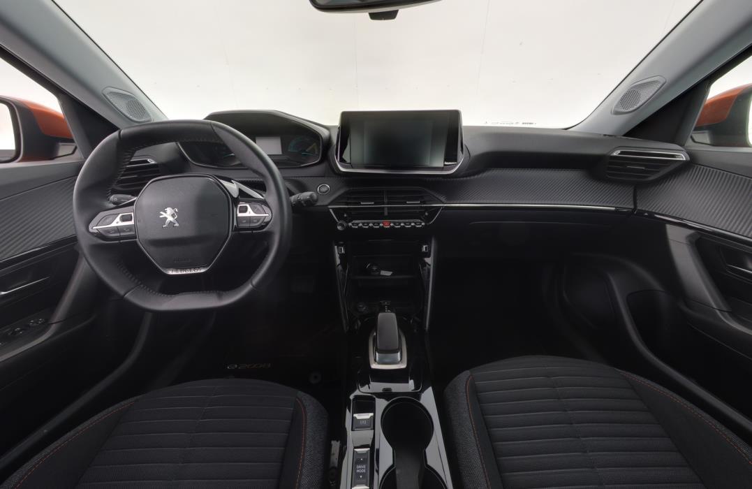 PEUGEOT e-2008 2021