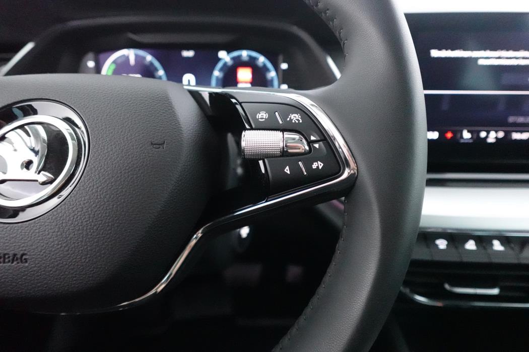 SKODA OCTAVIA 2023