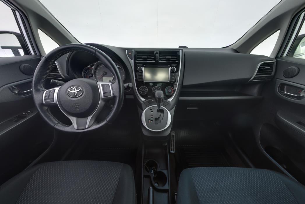 TOYOTA Verso-S 2015