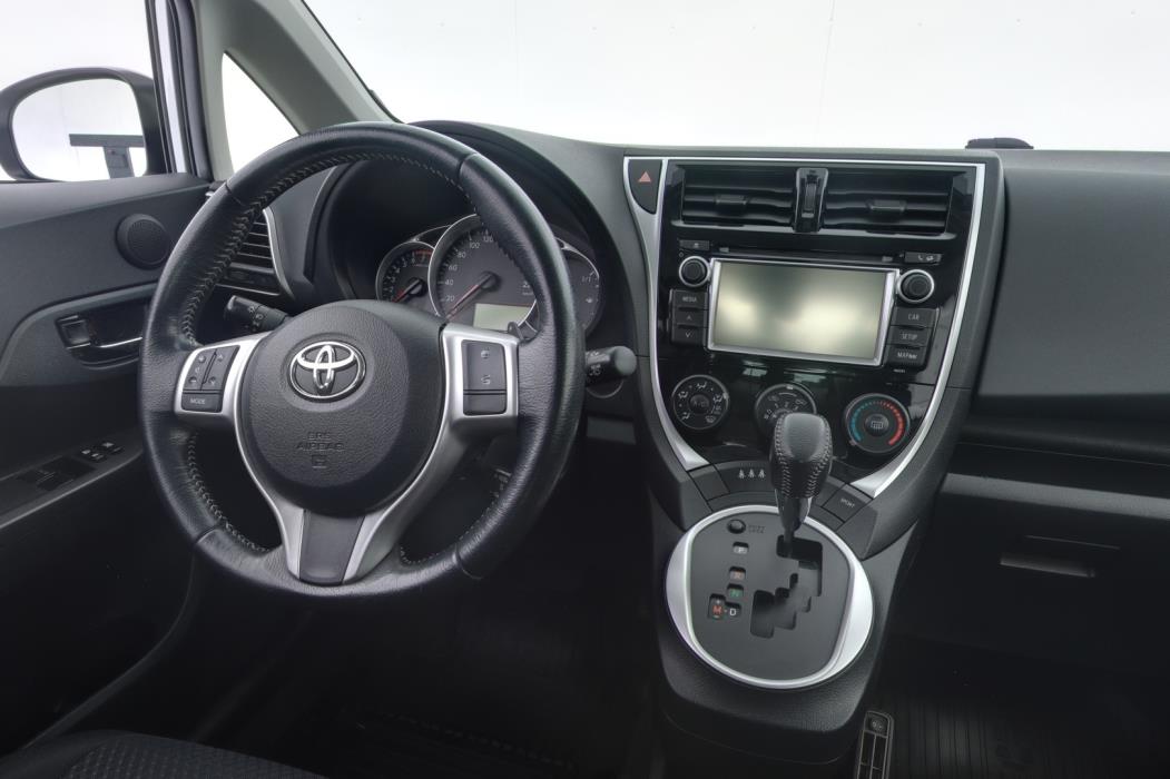 TOYOTA Verso-S 2015