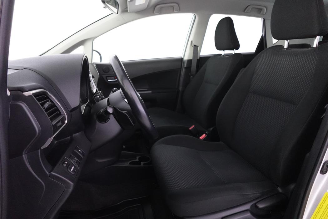TOYOTA Verso-S 2015