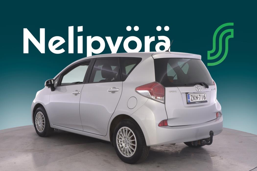 TOYOTA Verso-S 2015