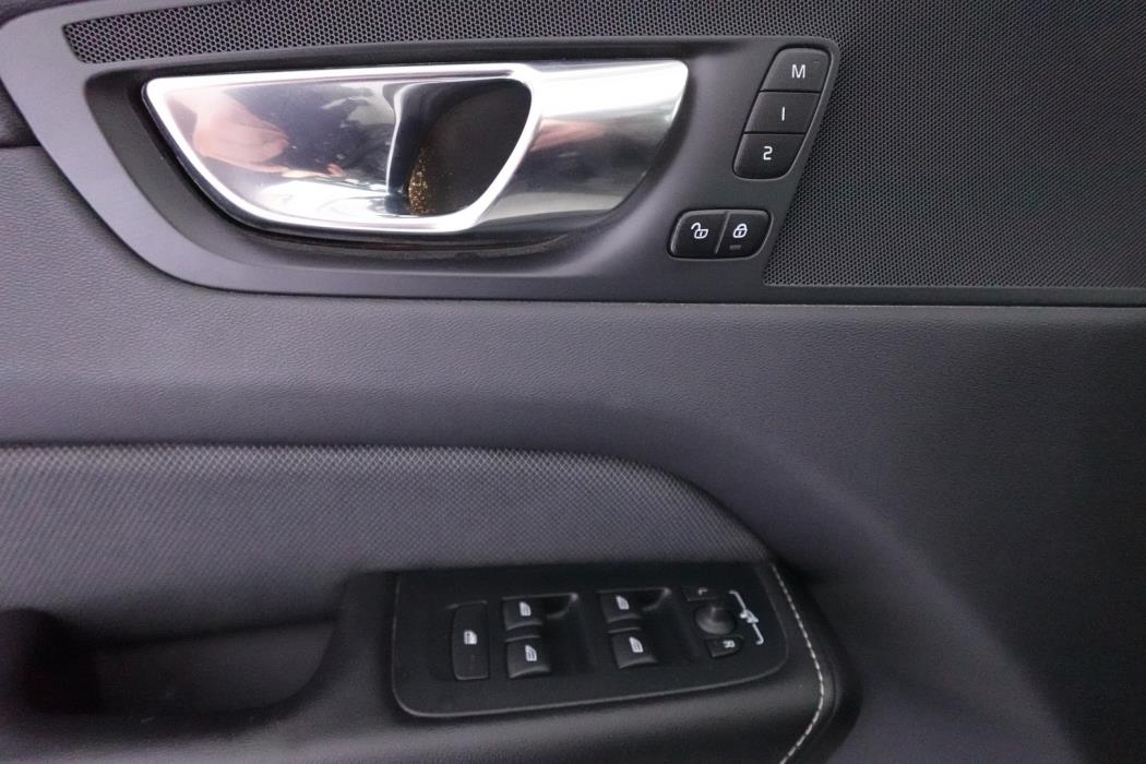 VOLVO XC60 2022
