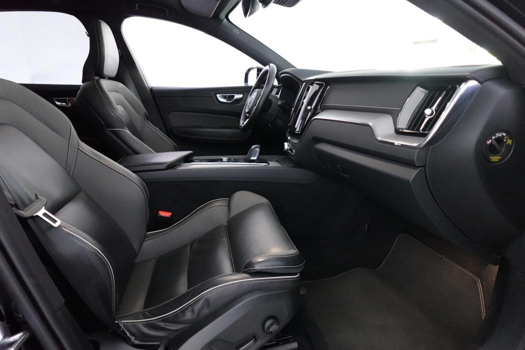 VOLVO XC60 2022