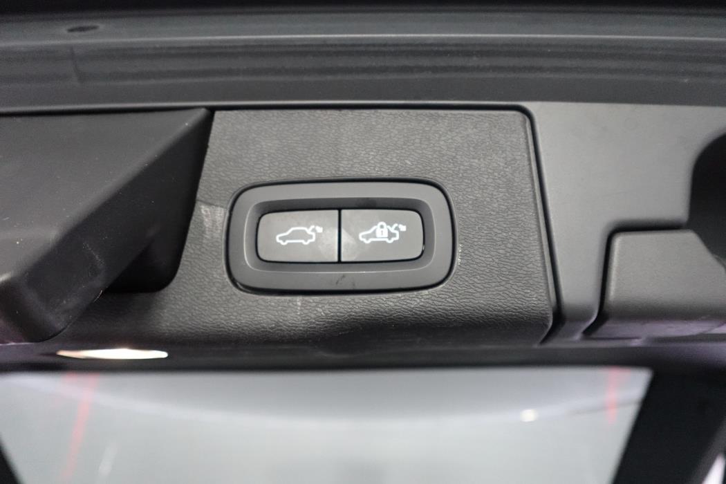 VOLVO XC60 2022