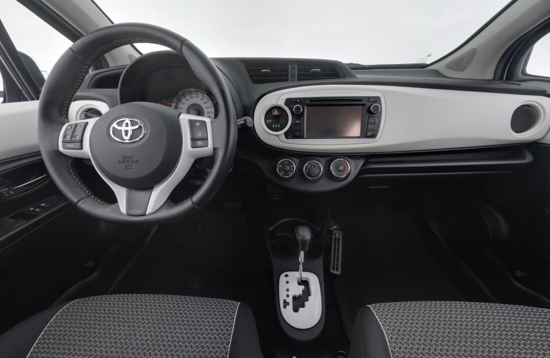 TOYOTA Yaris 2014