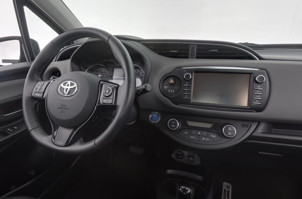 TOYOTA Yaris 2017
