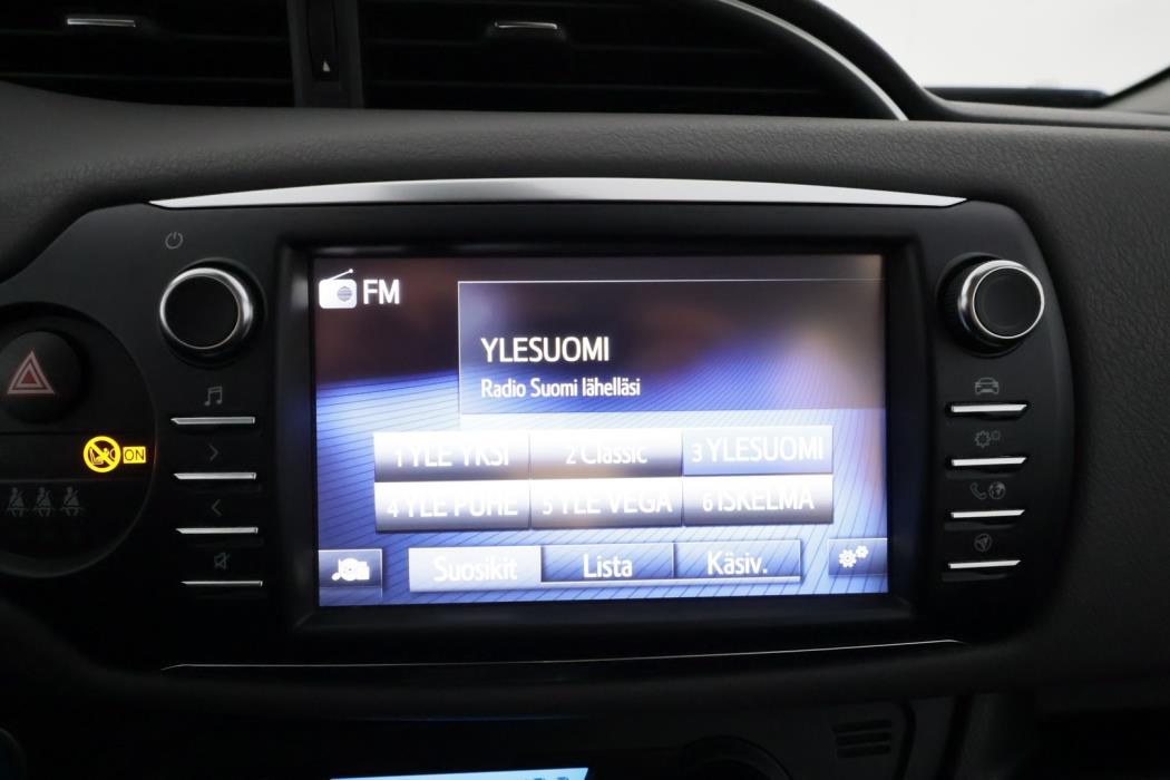 TOYOTA Yaris 2017
