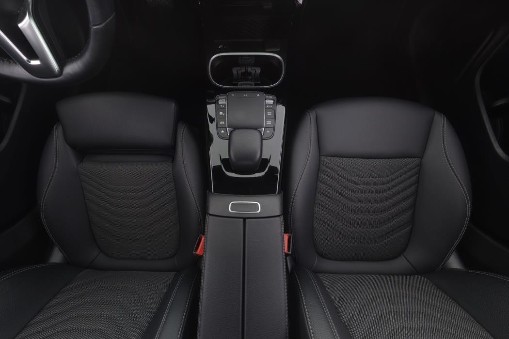 MERCEDES-BENZ CLA 2023
