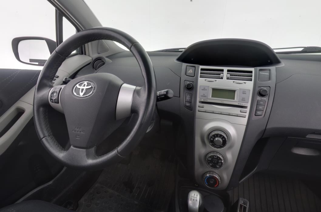 TOYOTA Yaris 2007
