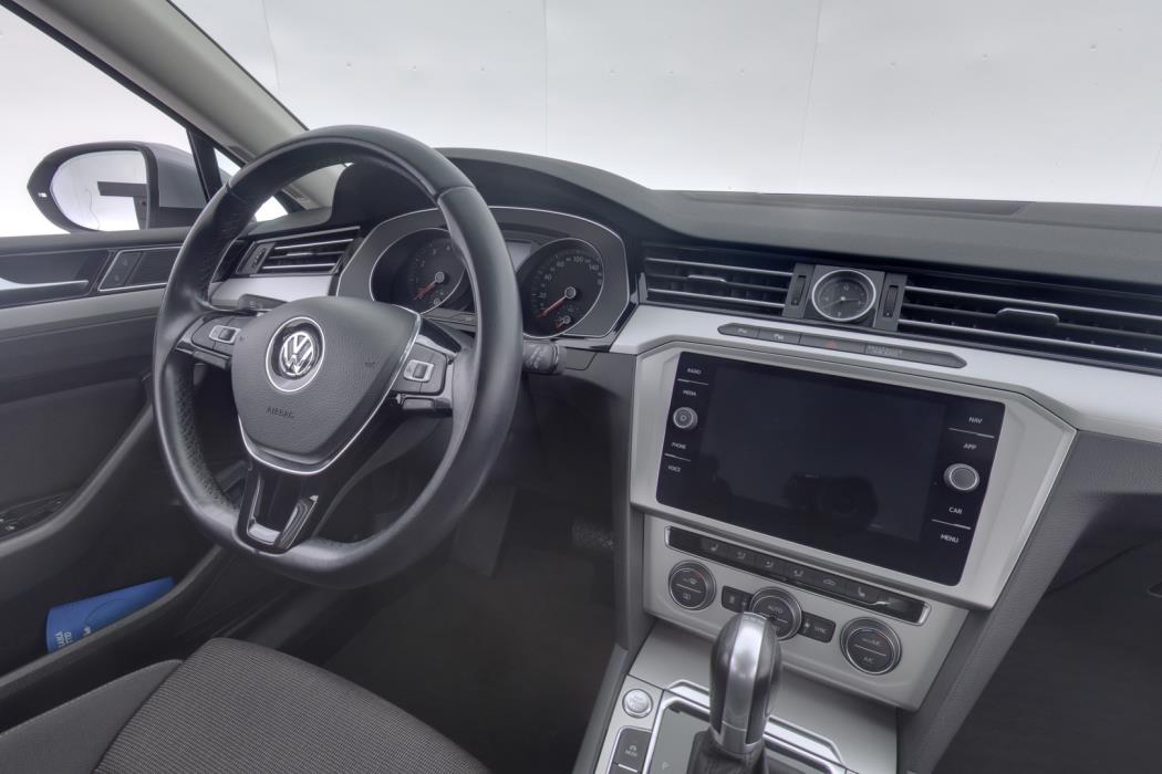 VOLKSWAGEN Passat 2019