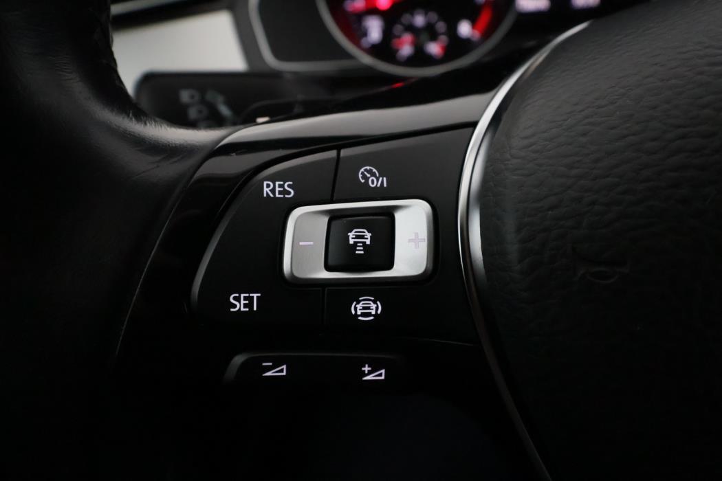 VOLKSWAGEN Passat 2019