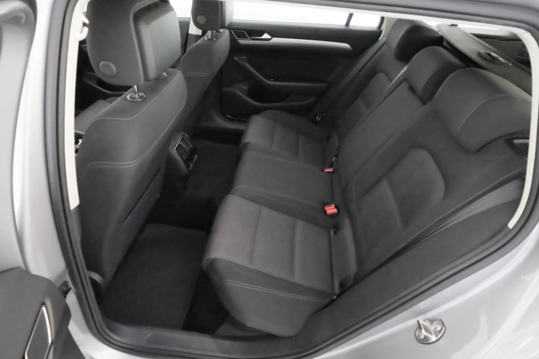 VOLKSWAGEN Passat 2019