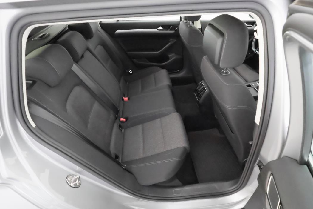 VOLKSWAGEN Passat 2019