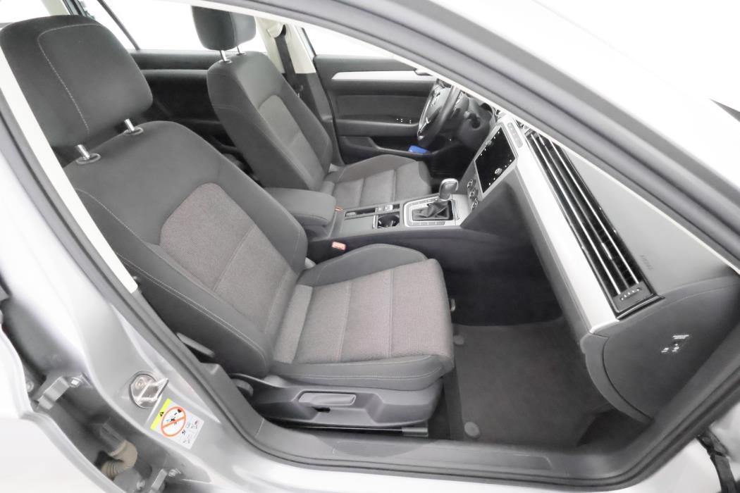VOLKSWAGEN Passat 2019