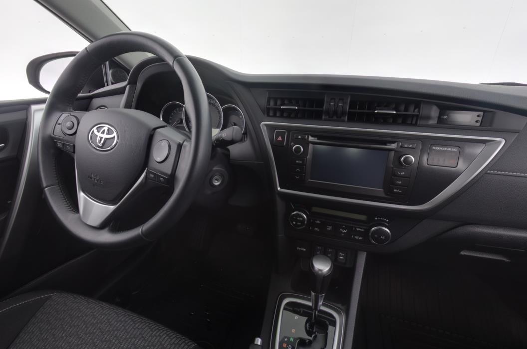 TOYOTA Auris 2015