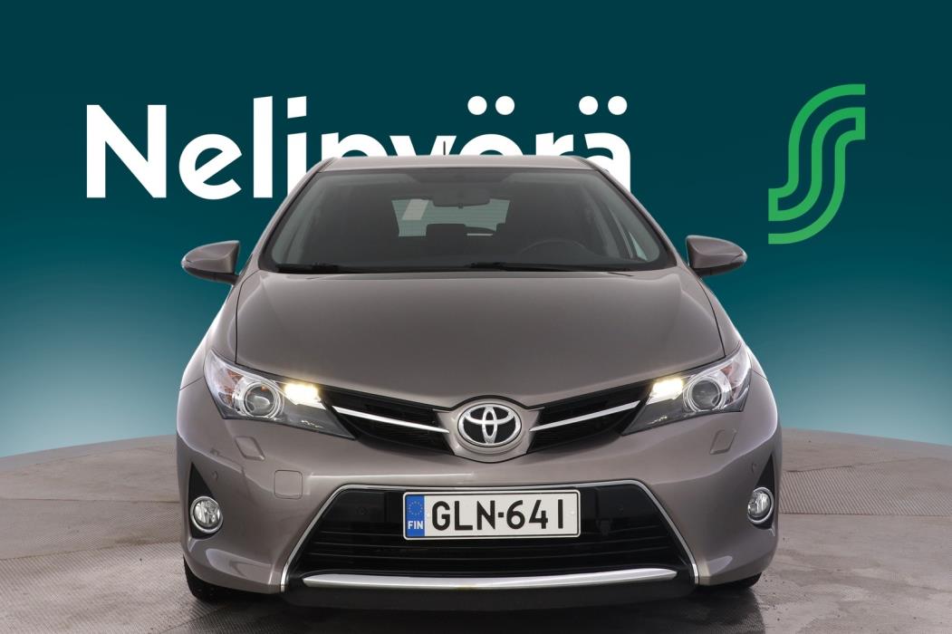 TOYOTA Auris 2015
