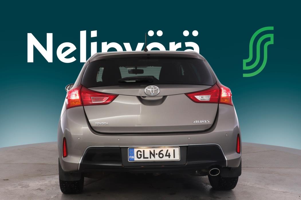TOYOTA Auris 2015