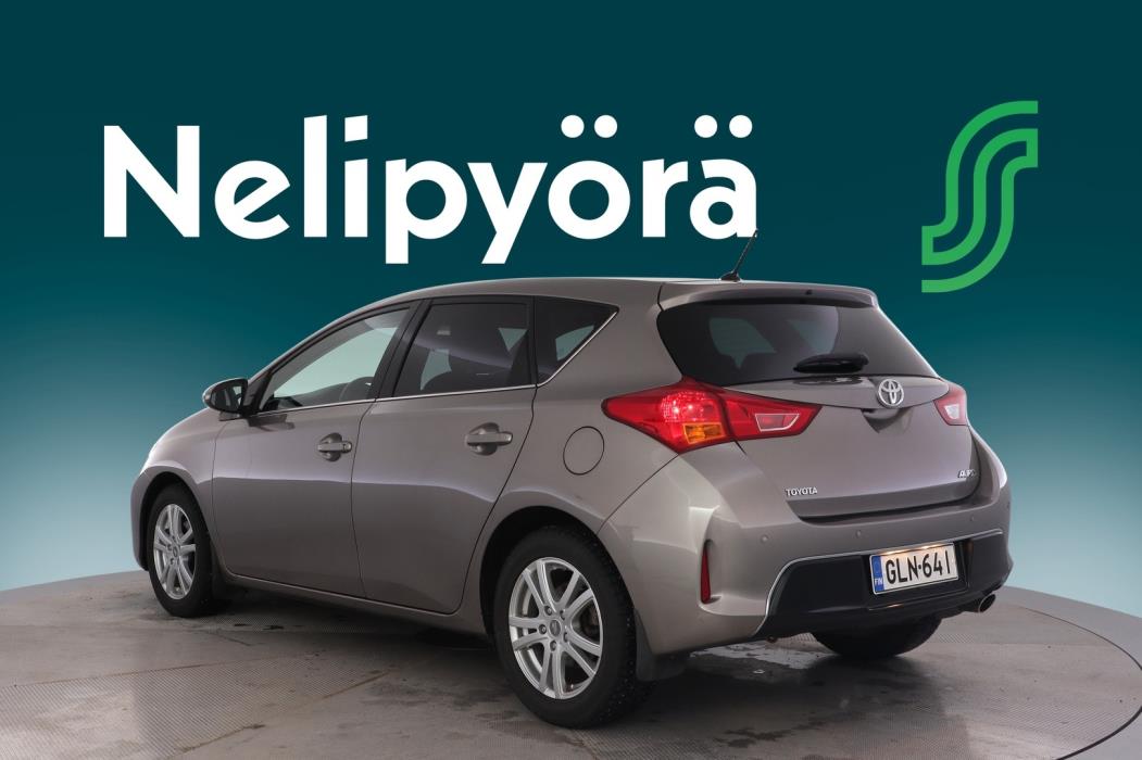 TOYOTA Auris 2015