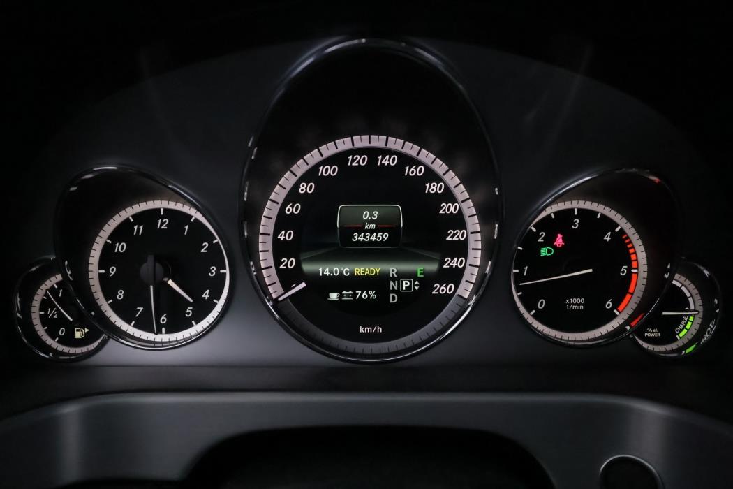 MERCEDES-BENZ E 2012