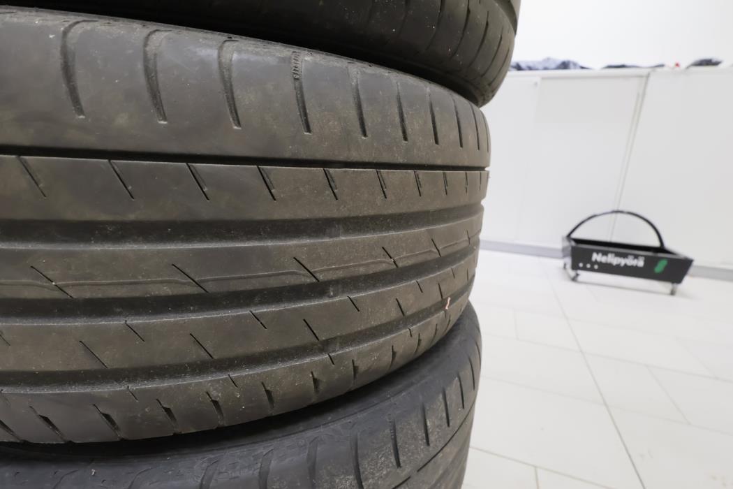 MERCEDES-BENZ E 2012