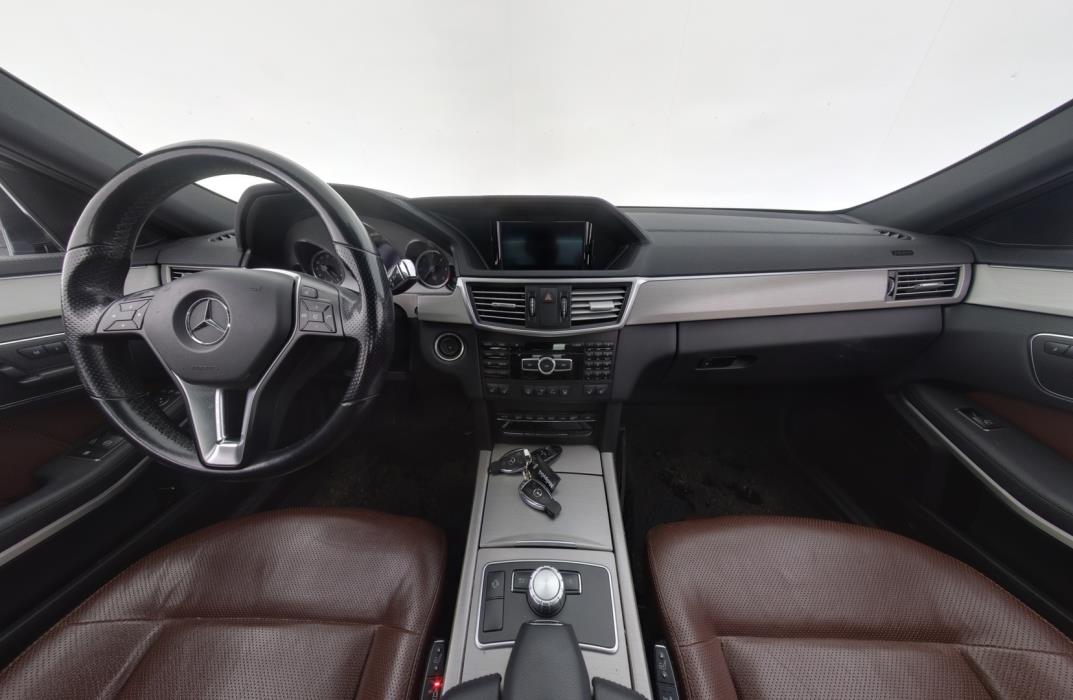 MERCEDES-BENZ E 2012