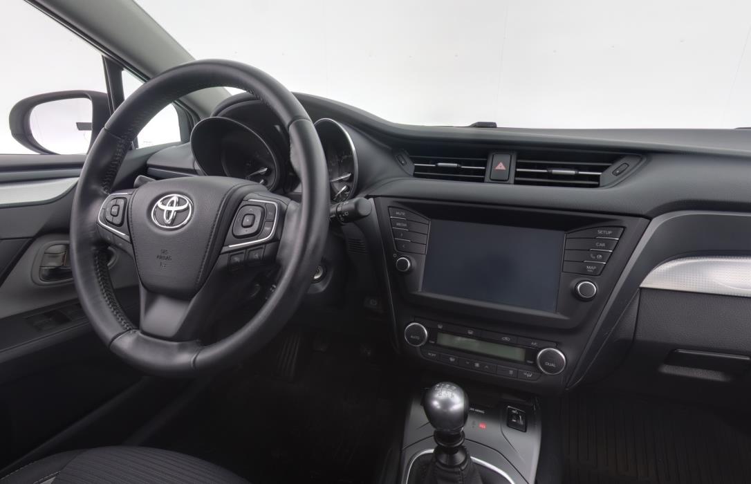 TOYOTA Avensis 2017