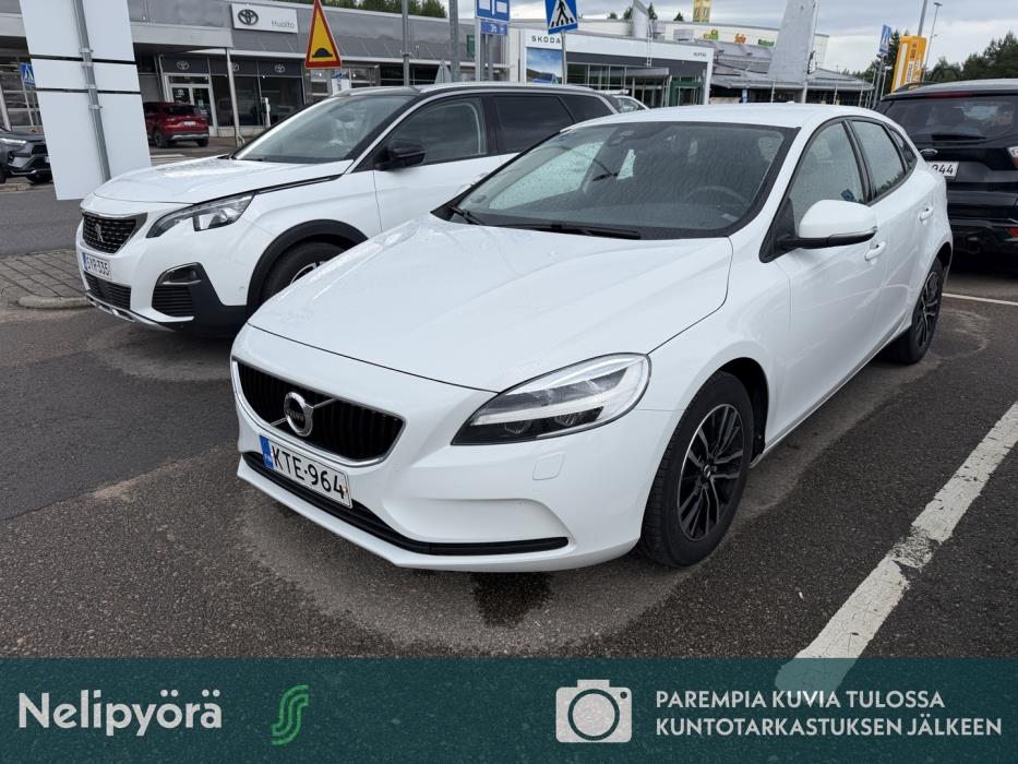 VOLVO V40 2018