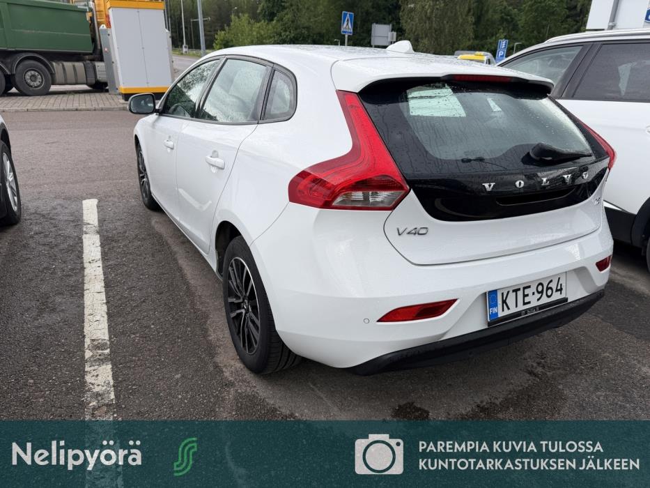 VOLVO V40 2018