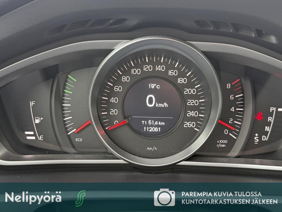 VOLVO V40 2018