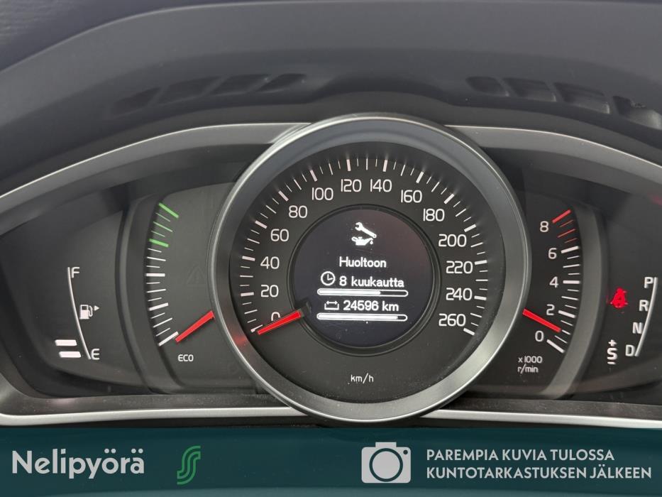 VOLVO V40 2018