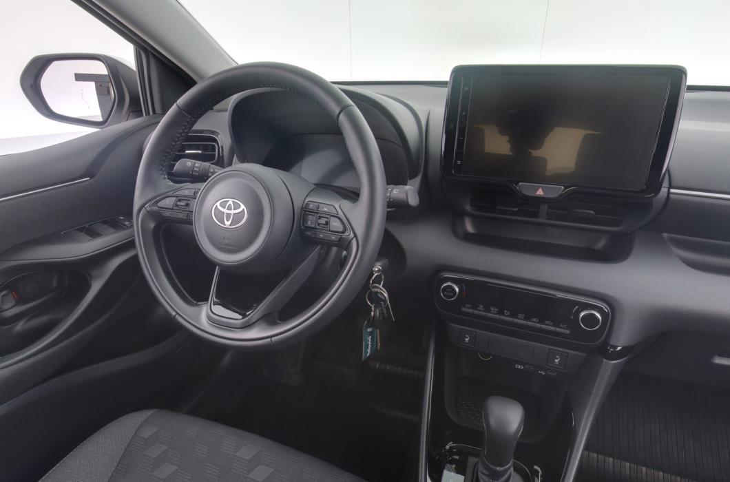 TOYOTA Yaris 2025