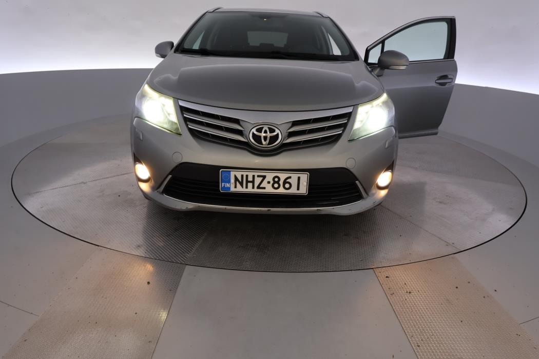 TOYOTA Avensis 2012