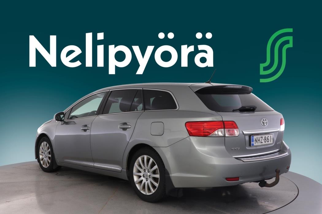 TOYOTA Avensis 2012