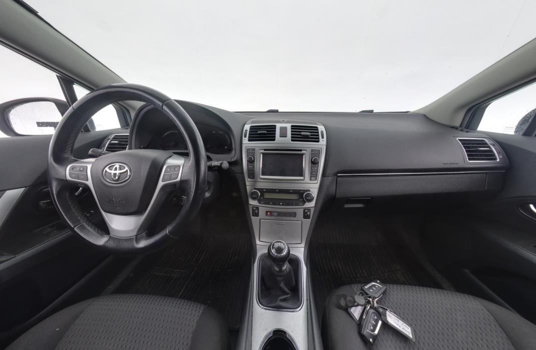 TOYOTA Avensis 2012