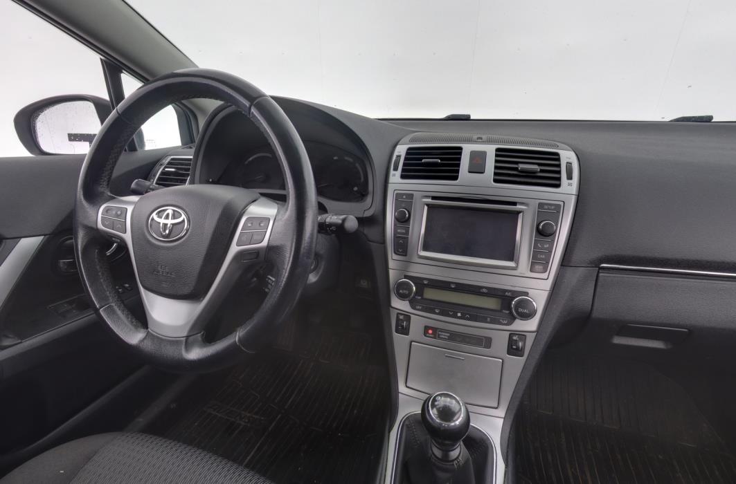 TOYOTA Avensis 2012