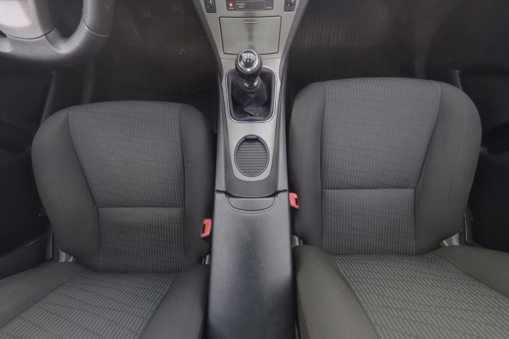 TOYOTA Avensis 2010