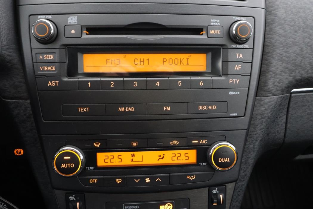 TOYOTA Avensis 2010