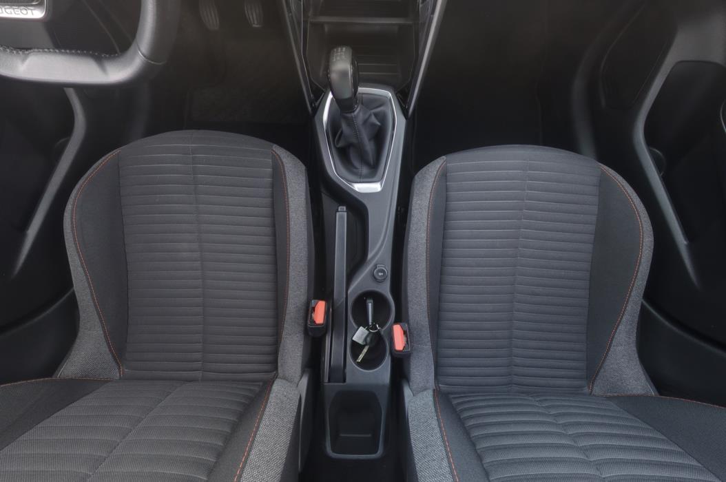 PEUGEOT 208 2020